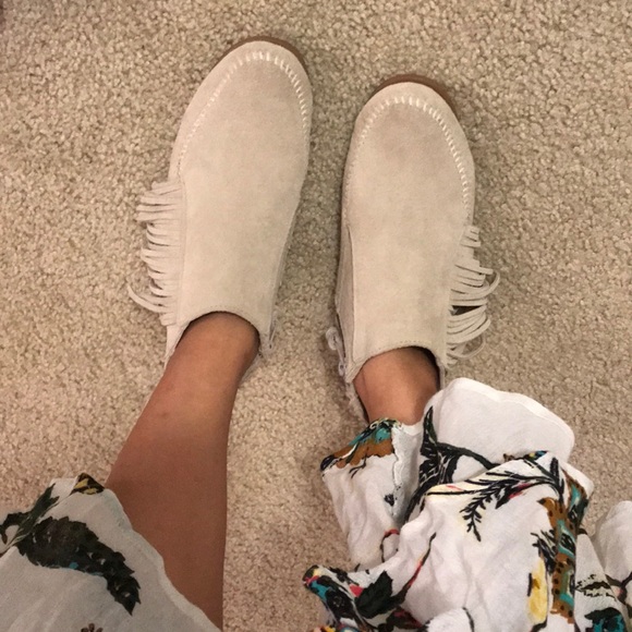 Minnetonka lacy fringe boots sz 8 - Picture 7 of 8